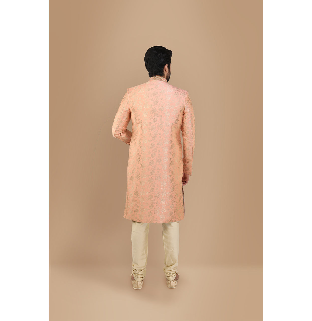 alt message - Manyavar Men Glamorous Pink Sherwani Suit image number 3